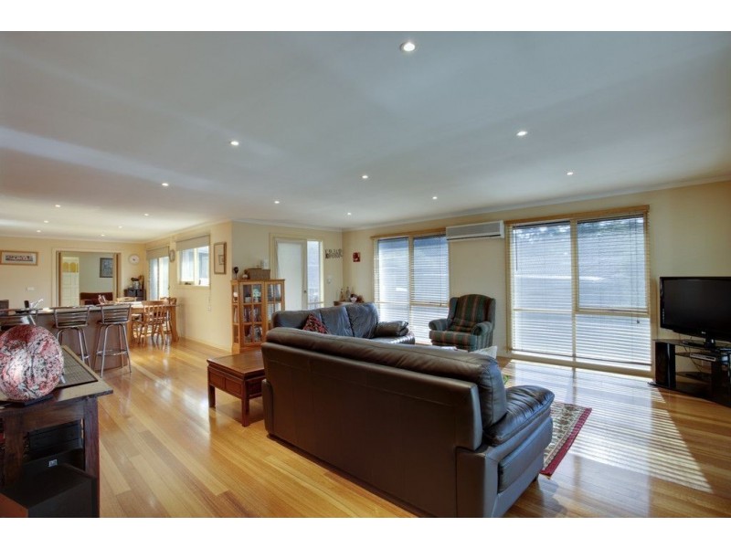 17 Vandeven Court, Ferntree Gully VIC 3156