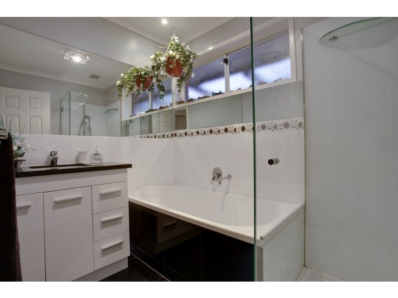 94 Rachelle Drive, Wantirna VIC 3152
