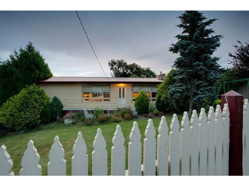 12 Weyburn Road, Boronia VIC 3155