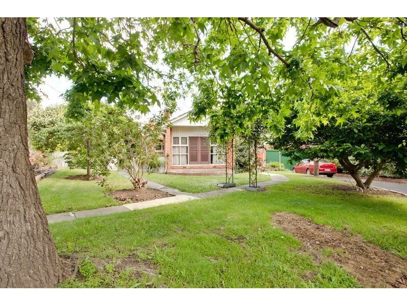 2 Dorian Avenue, Ferntree Gully VIC 3156