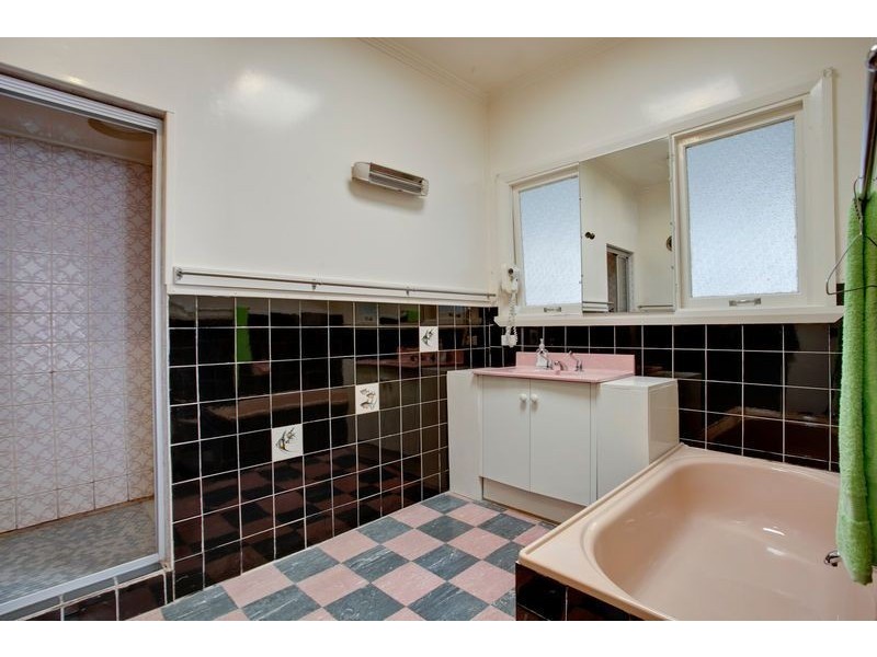2 Dorian Avenue, Ferntree Gully VIC 3156