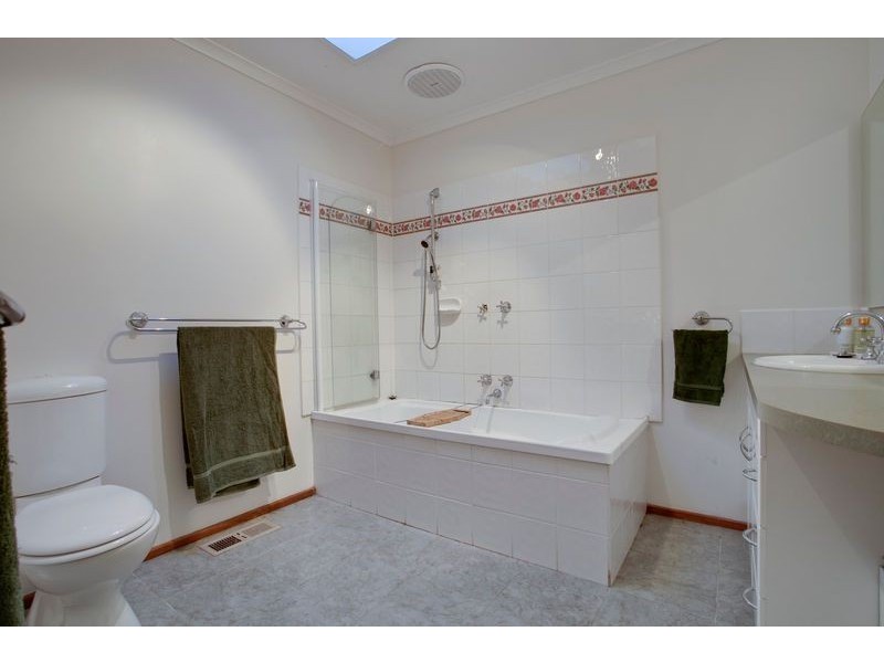 30 Michele Drive, Scoresby VIC 3179