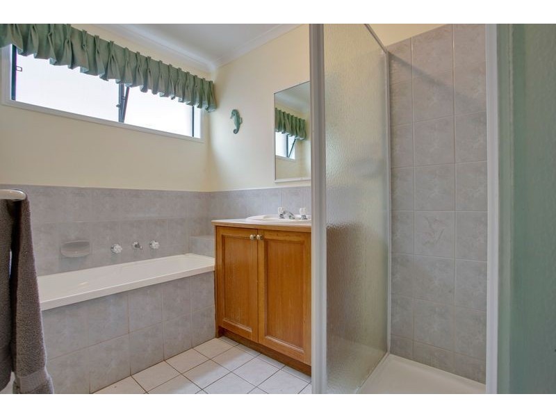 16 Finsbury Close, Rowville VIC 3178