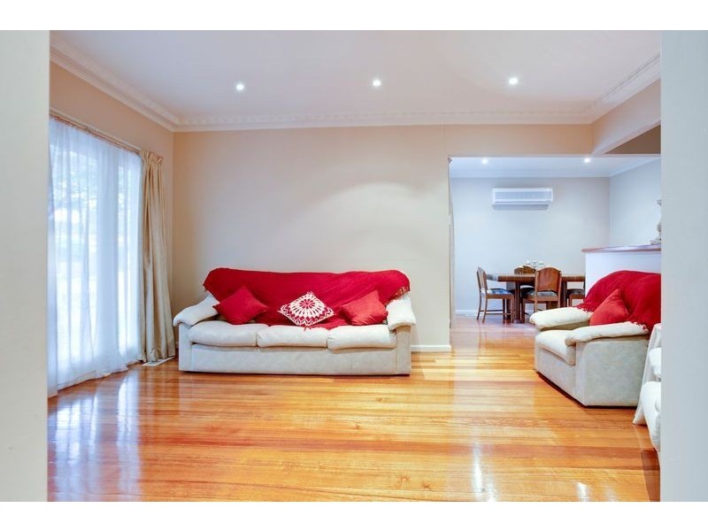 8 Parkview Drive, Ferntree Gully VIC 3156