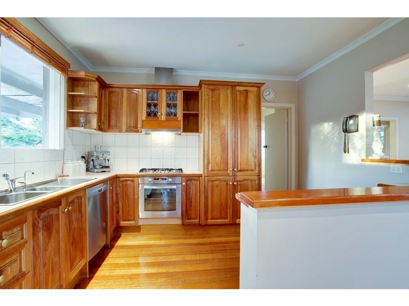 8 Parkview Drive, Ferntree Gully VIC 3156