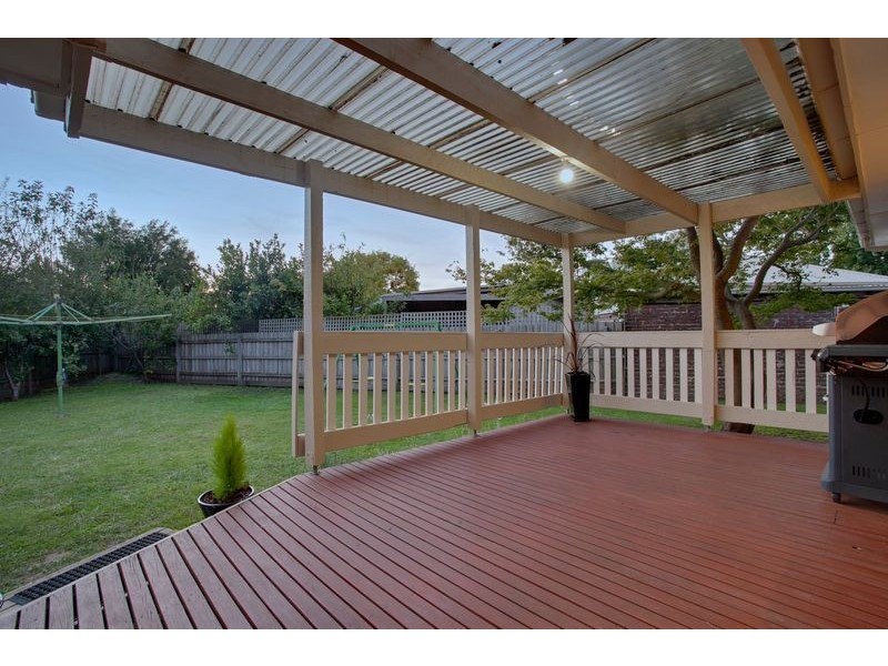 8 Parkview Drive, Ferntree Gully VIC 3156