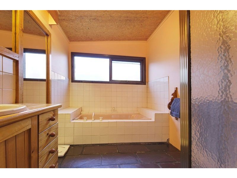 16 Carnarvon Avenue, The Basin VIC 3154