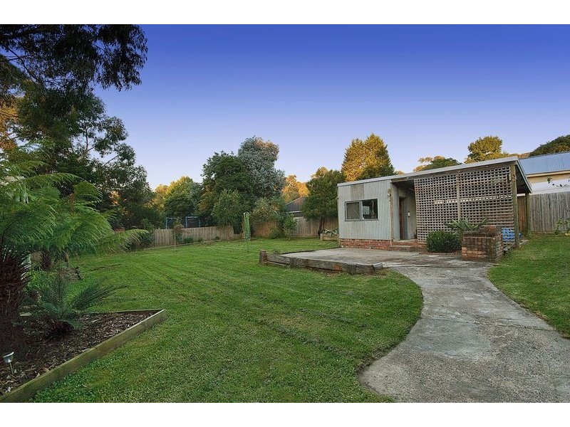 16 Carnarvon Avenue, The Basin VIC 3154