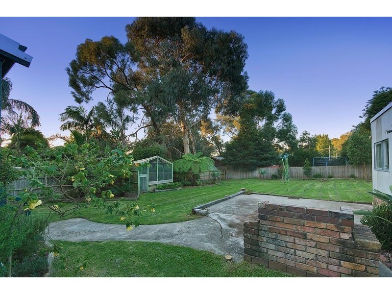 16 Carnarvon Avenue, The Basin VIC 3154