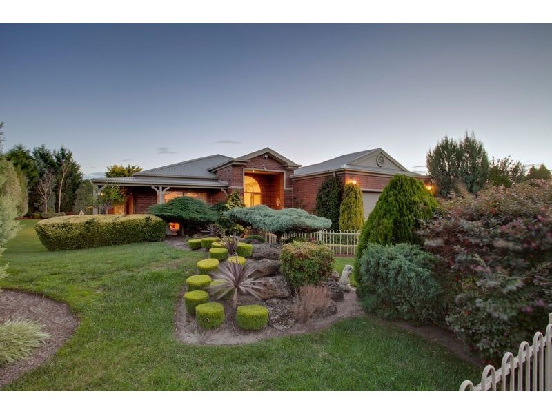 27 Sunset Drive, Kilsyth South VIC 3137