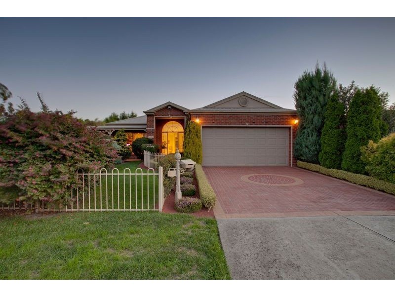 27 Sunset Drive, Kilsyth South VIC 3137