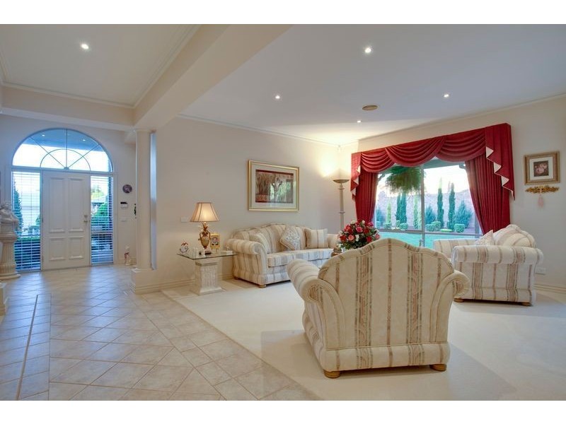 27 Sunset Drive, Kilsyth South VIC 3137