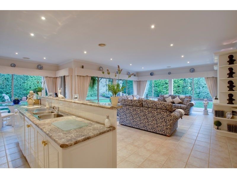 27 Sunset Drive, Kilsyth South VIC 3137