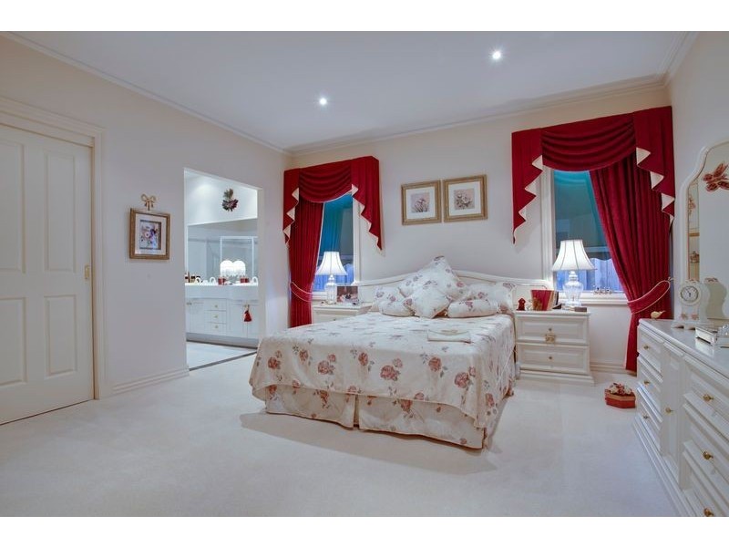 27 Sunset Drive, Kilsyth South VIC 3137