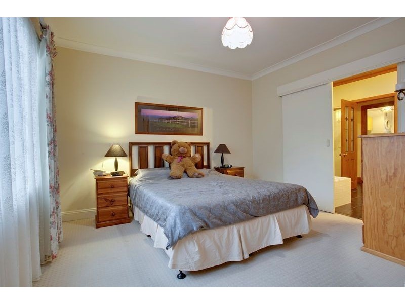 302 Forest Road, The Basin VIC 3154