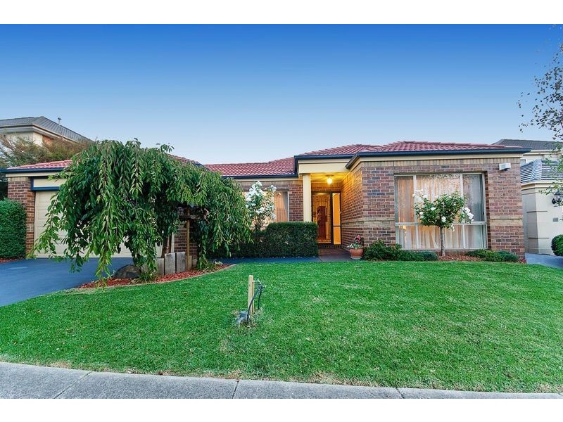 8 Whitehall Terrace, Ferntree Gully VIC 3156