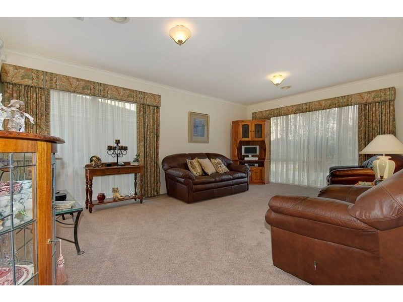 8 Whitehall Terrace, Ferntree Gully VIC 3156