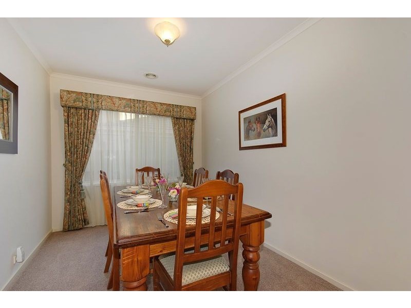 8 Whitehall Terrace, Ferntree Gully VIC 3156