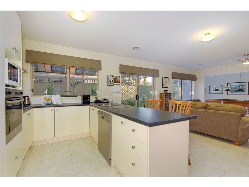 8 Whitehall Terrace, Ferntree Gully VIC 3156