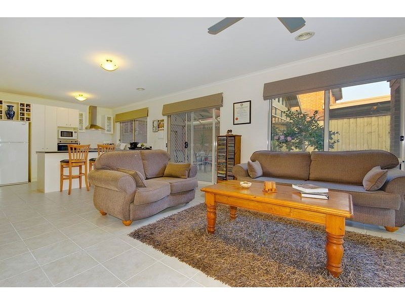 8 Whitehall Terrace, Ferntree Gully VIC 3156