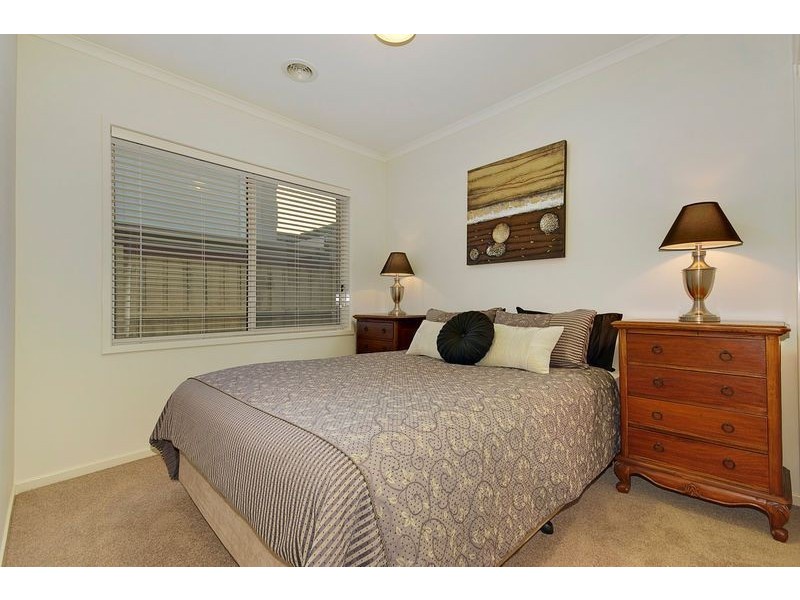 8 Whitehall Terrace, Ferntree Gully VIC 3156