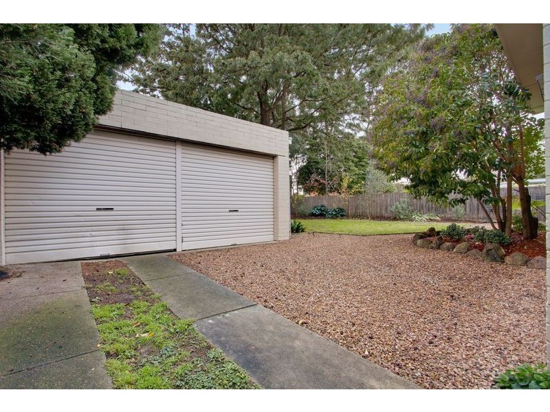 4 Cumberland Avenue, Bayswater VIC 3153