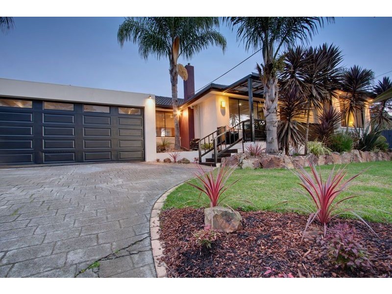 30 Esther Crescent, Mooroolbark VIC 3138