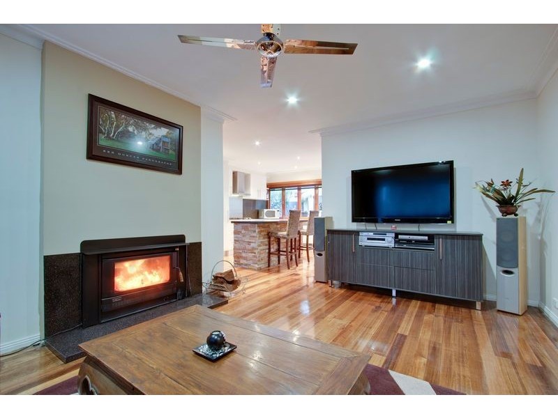 30 Esther Crescent, Mooroolbark VIC 3138