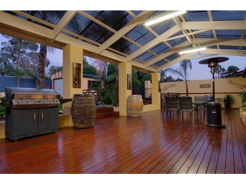 30 Esther Crescent, Mooroolbark VIC 3138