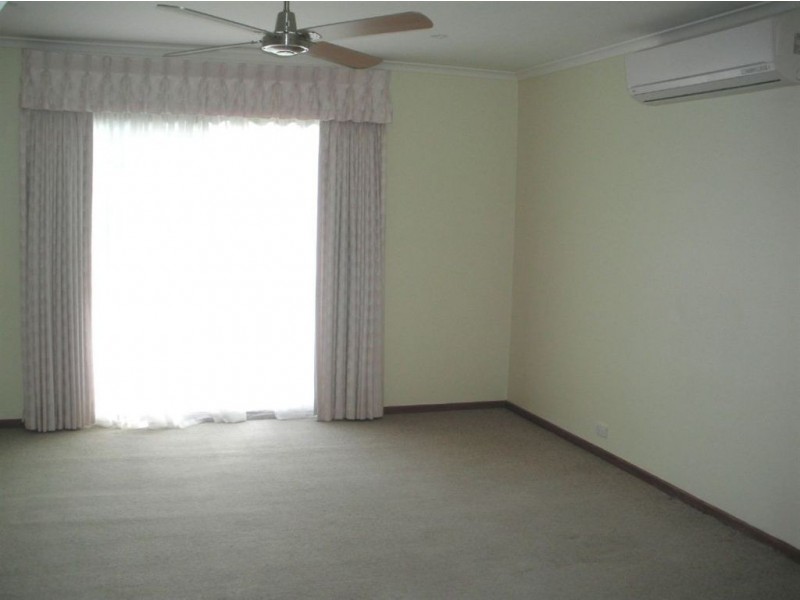 2/18 Moncoe Street, Boronia VIC 3155