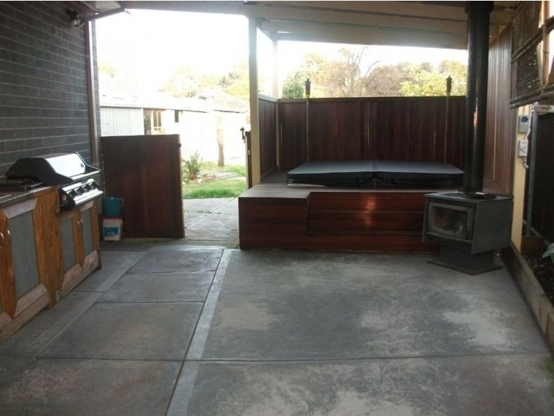 9 Lynn Drive, Ferntree Gully VIC 3156