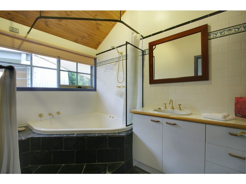 11 Lillypilly Lane, Kilsyth South VIC 3137