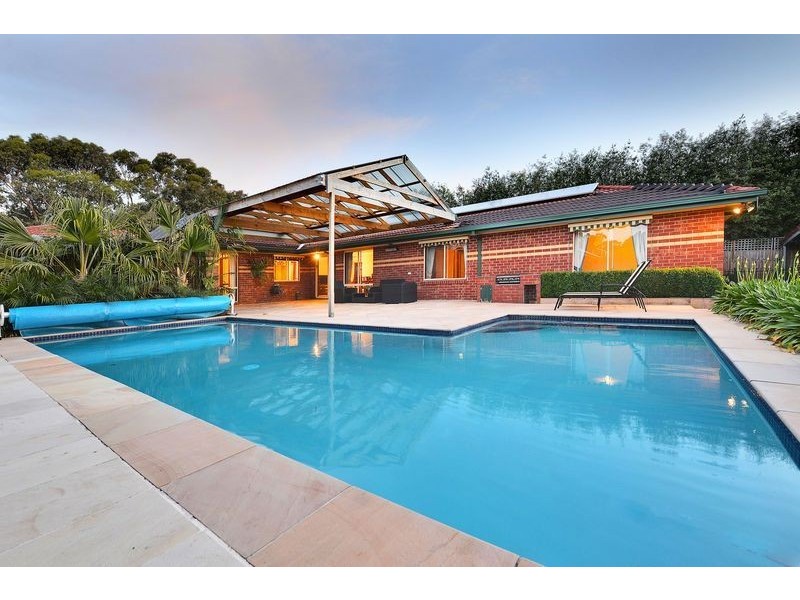 6 Clarkedale Rise, Kilsyth South VIC 3137