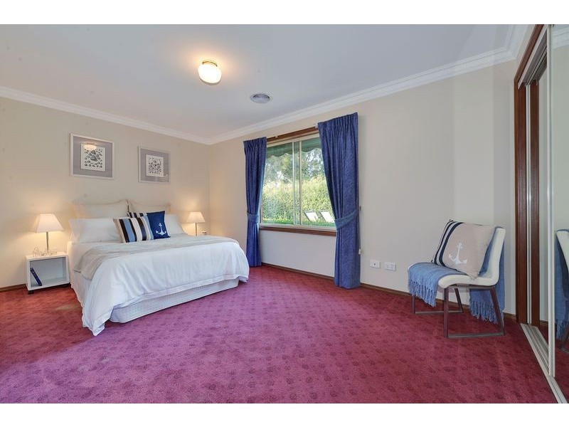 6 Clarkedale Rise, Kilsyth South VIC 3137