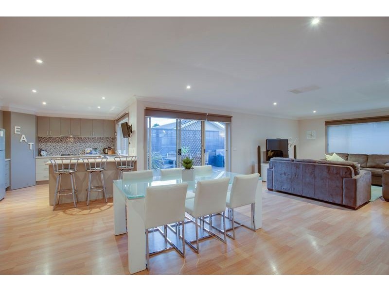 2/3 Wiltshire Avenue, Bayswater VIC 3153