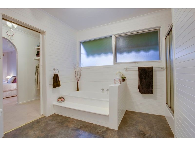 52 Elton Road, Ferntree Gully VIC 3156