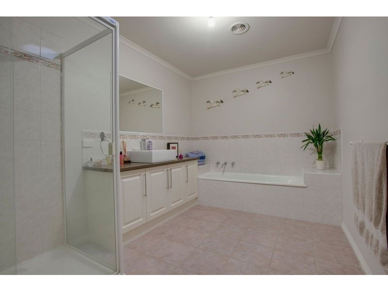 1/77 David Street North, Knoxfield VIC 3180