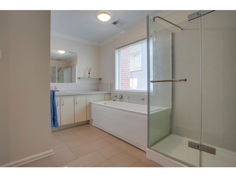 2/19 King Street, Bayswater VIC 3153