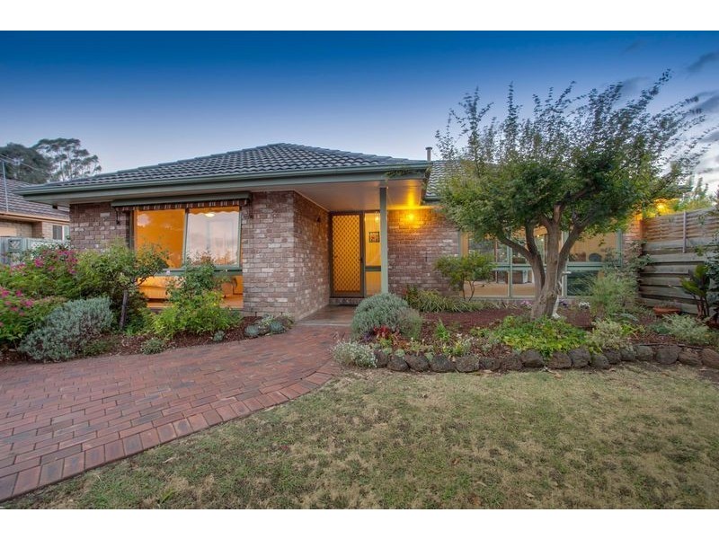 15 Newstead Way, Wantirna South VIC 3152