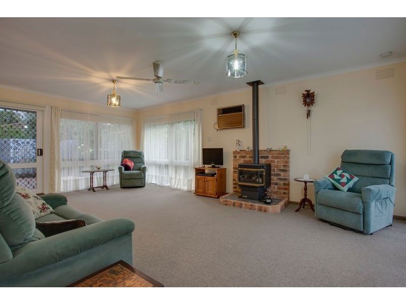 15 Newstead Way, Wantirna South VIC 3152
