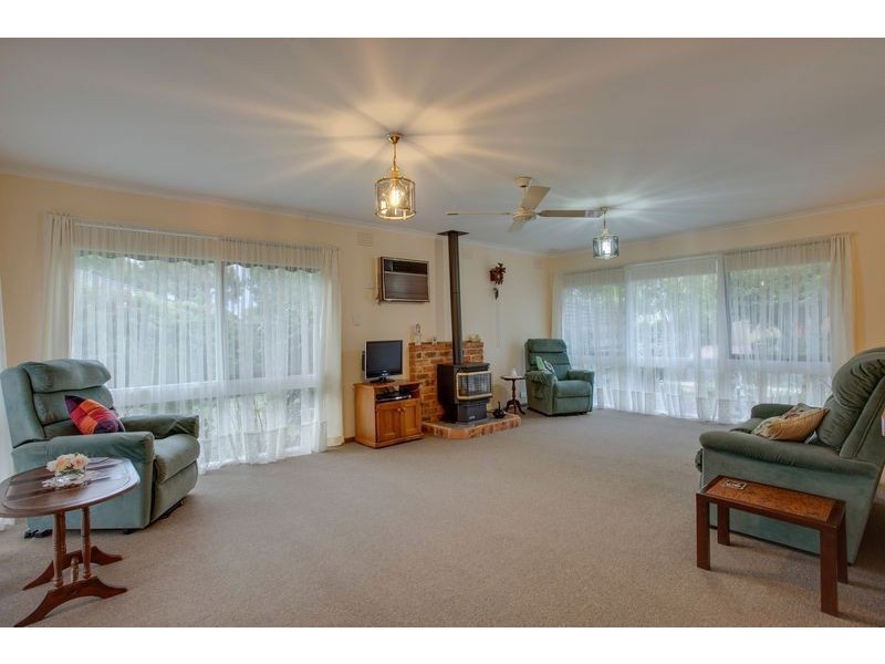 15 Newstead Way, Wantirna South VIC 3152