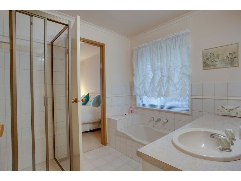 15 Newstead Way, Wantirna South VIC 3152