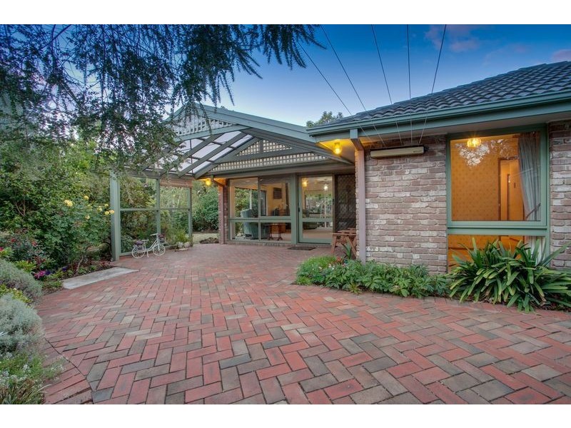 15 Newstead Way, Wantirna South VIC 3152