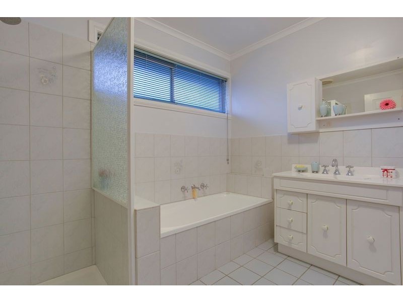 10 Cassinia Close, Knoxfield VIC 3180