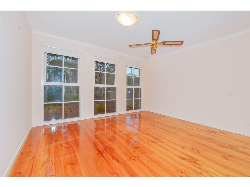 69 King Parade, Knoxfield VIC 3180