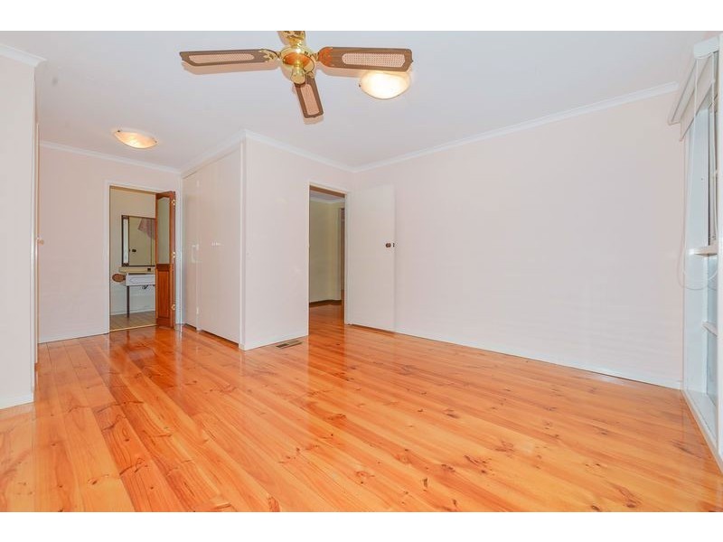 69 King Parade, Knoxfield VIC 3180