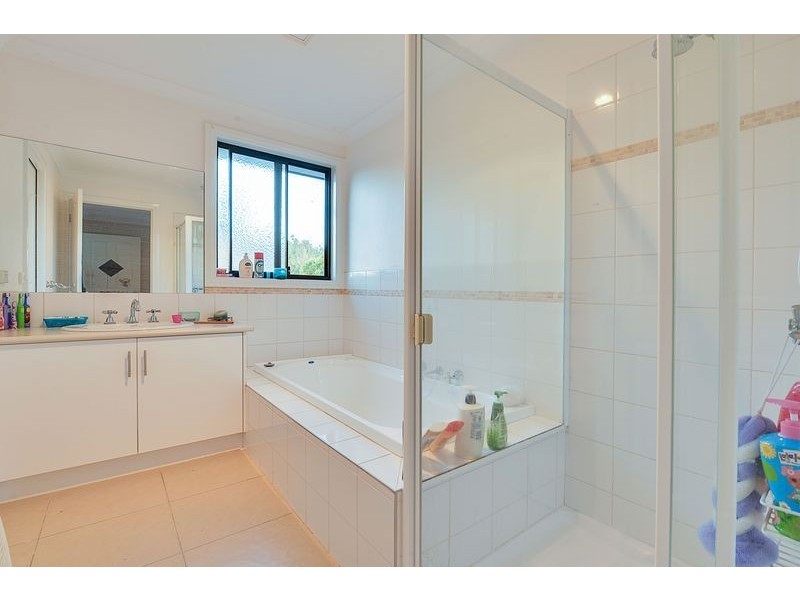 2/2 Waratah Avenue, Bayswater North VIC 3153