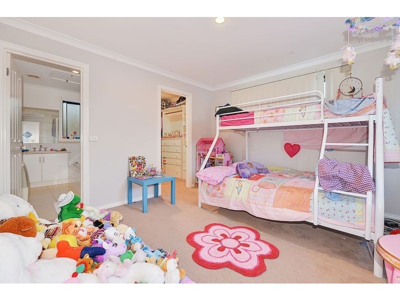 2/2 Waratah Avenue, Bayswater North VIC 3153