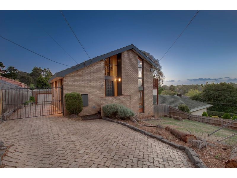 9 Hillcrest Avenue, Ferntree Gully VIC 3156