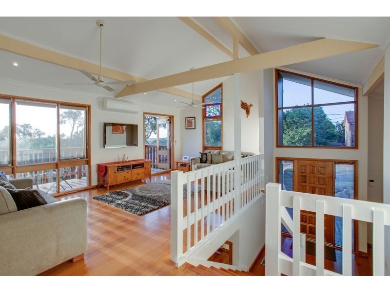 9 Hillcrest Avenue, Ferntree Gully VIC 3156